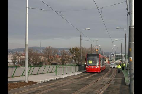 tn_sk-bratislava-Petrzalka_tram_extension_testing__2_.jpg